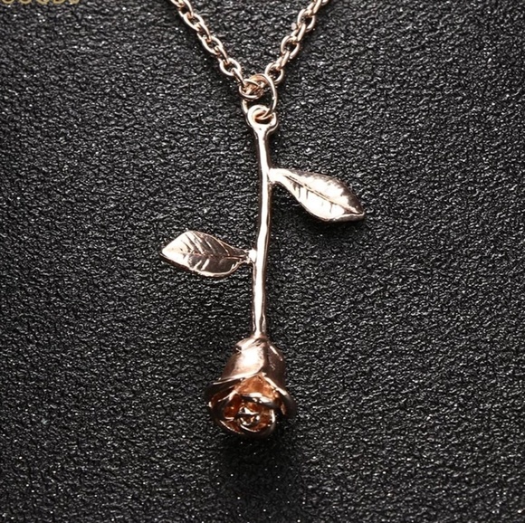 🌹Delicate rose pendant necklace - Picture 3 of 5